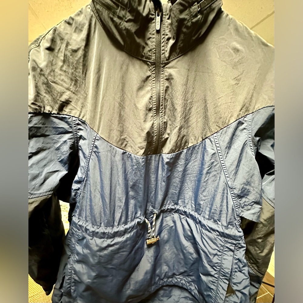 Lululemon windbreaker. True Navy / Black sz 6